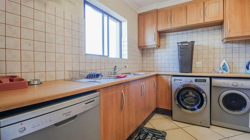 5 Bedroom Property for Sale in Glentana Western Cape